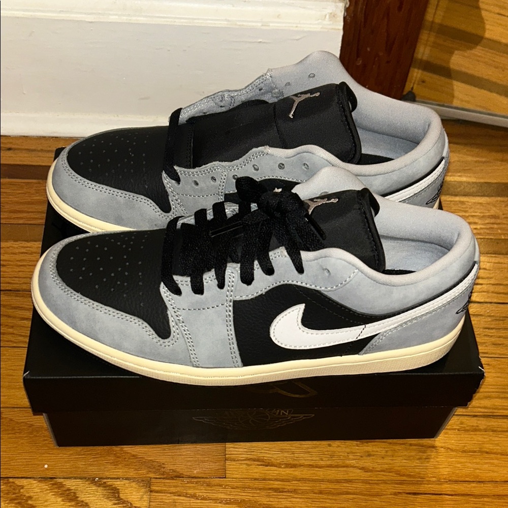 New in box. MEN'S AIR JORDAN RETRO 1 LOW SE CASUAL SHOES